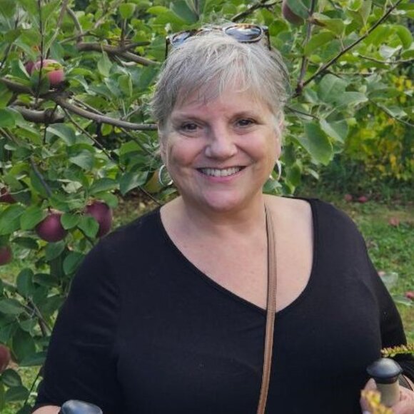 The GOLDEN PEAR Shop Posher - Picture 1 of 2